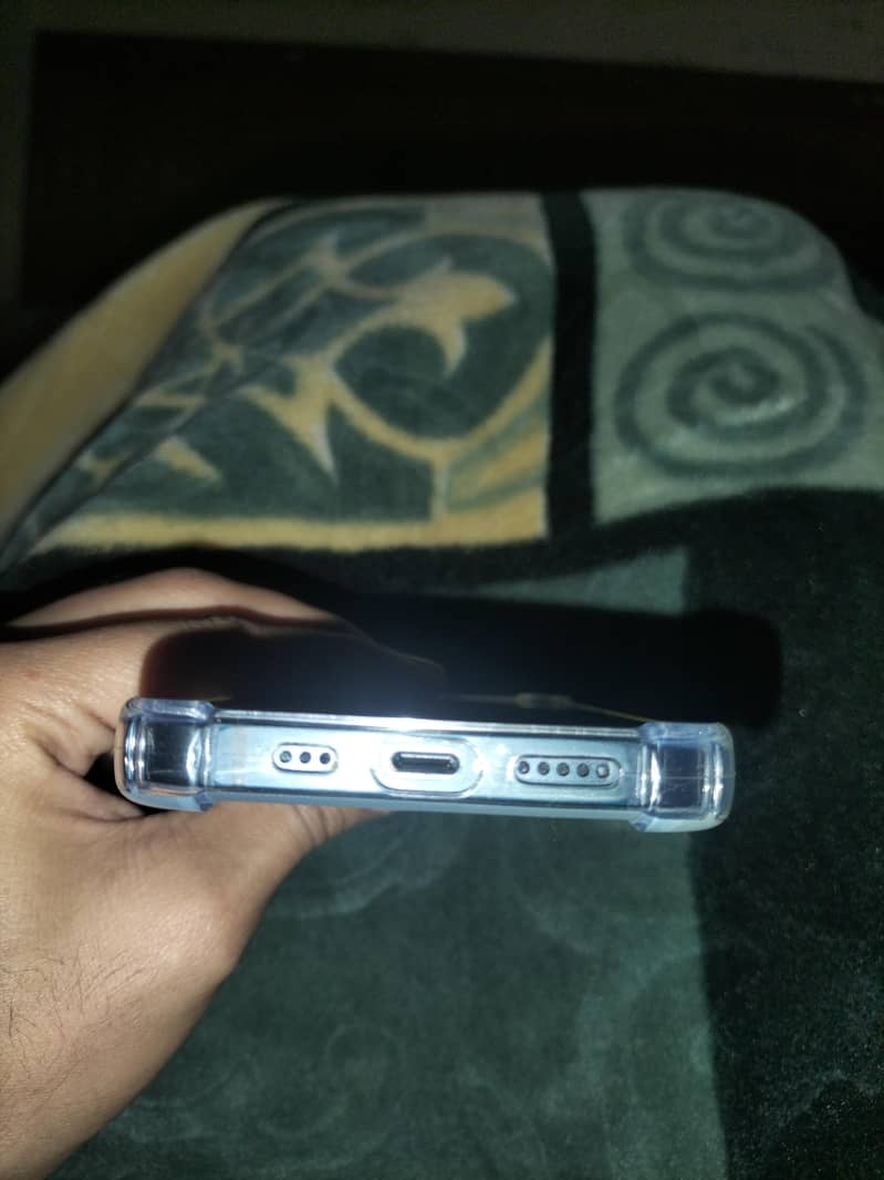 Apple iPhone 13 4