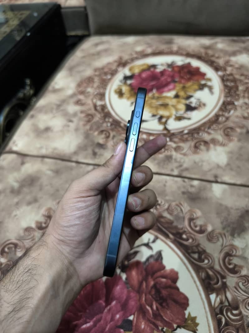 IPHONE 15 PRO MAX 2