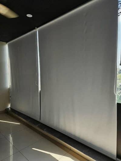 white curtains (blinds) 4ft * 8ft