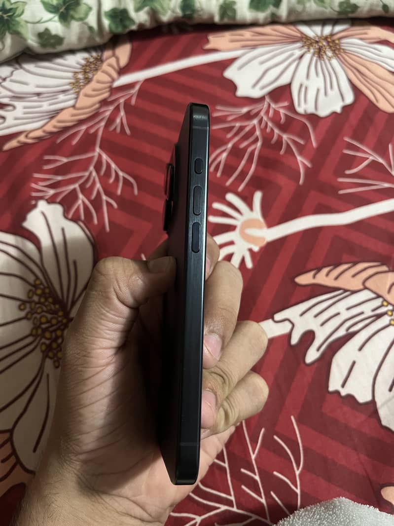 iPhone 15 pro 2