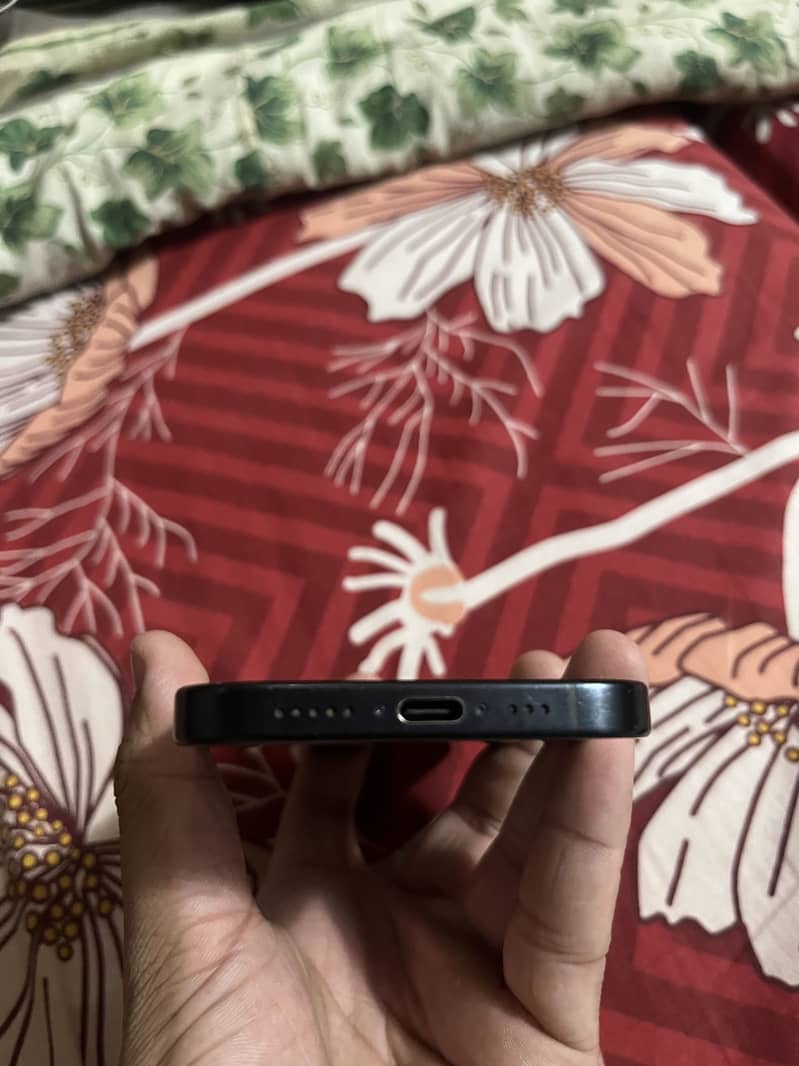 iPhone 15 pro 4