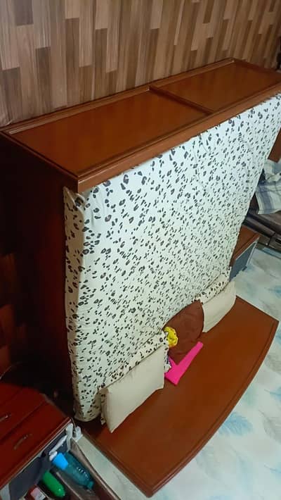 king bed with side tables