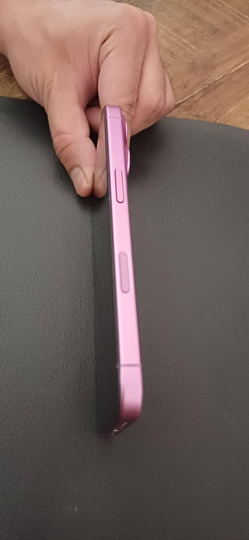 Apple iPhone 16 3