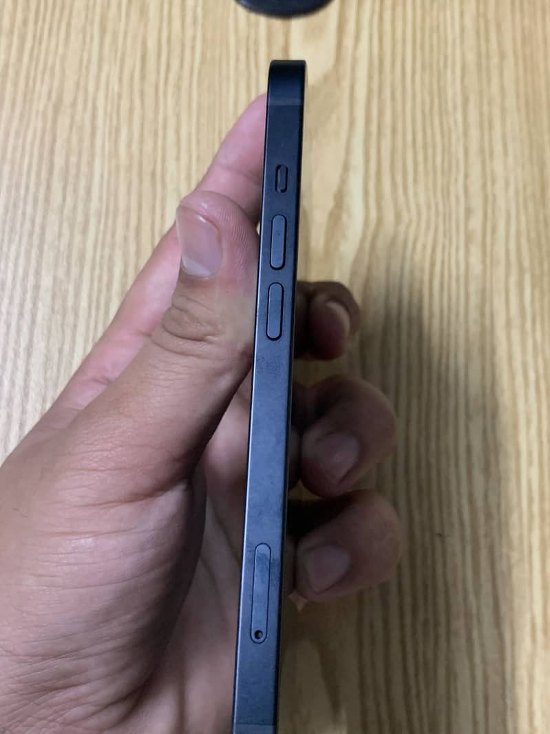 Apple iPhone 13 4