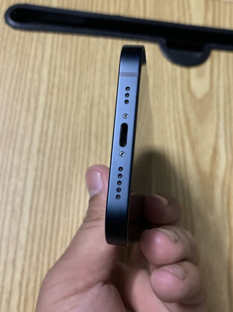 Apple iPhone 13 5
