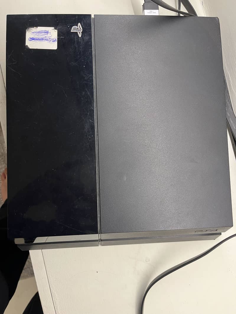 Ps4 fat with 3 controller 0