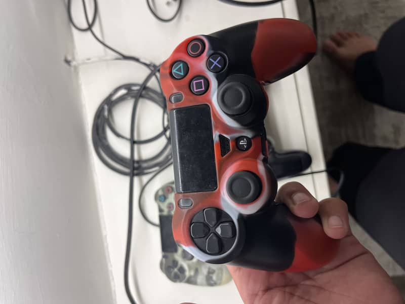Ps4 fat with 3 controller 5