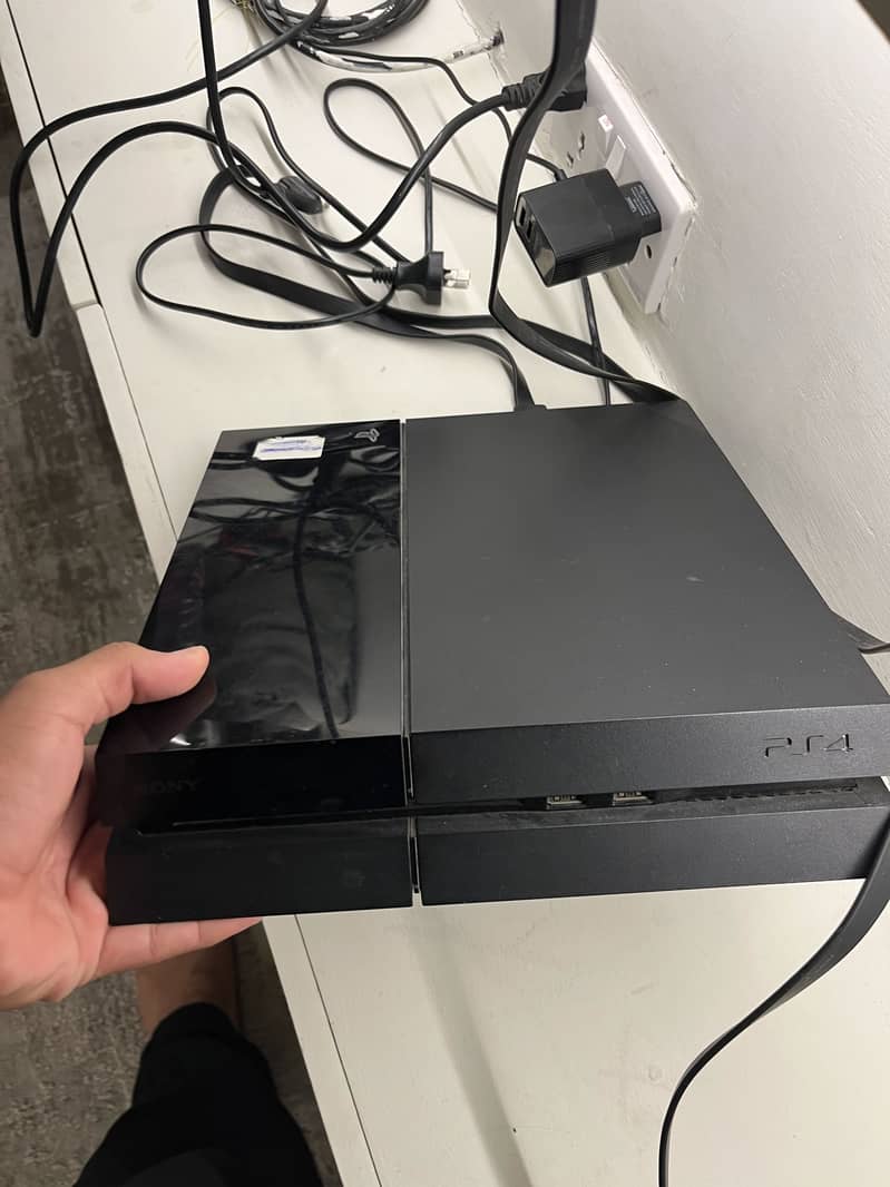 Ps4 fat with 3 controller 6