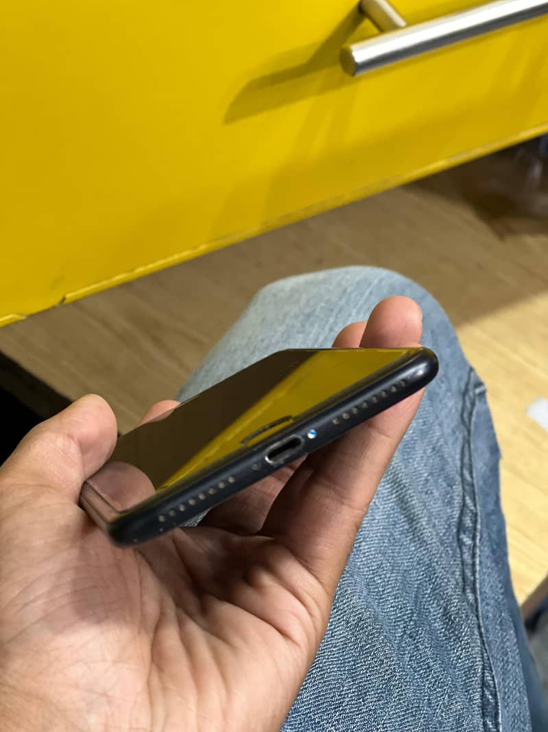 Apple iPhone 7 Plus 3
