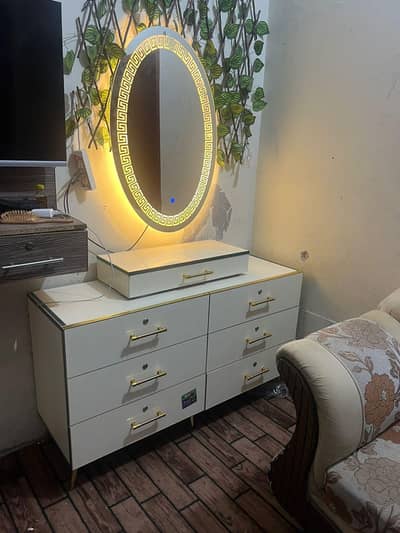 dressing table and light shisha