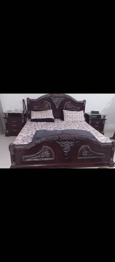 bedset with side tables & dressing table