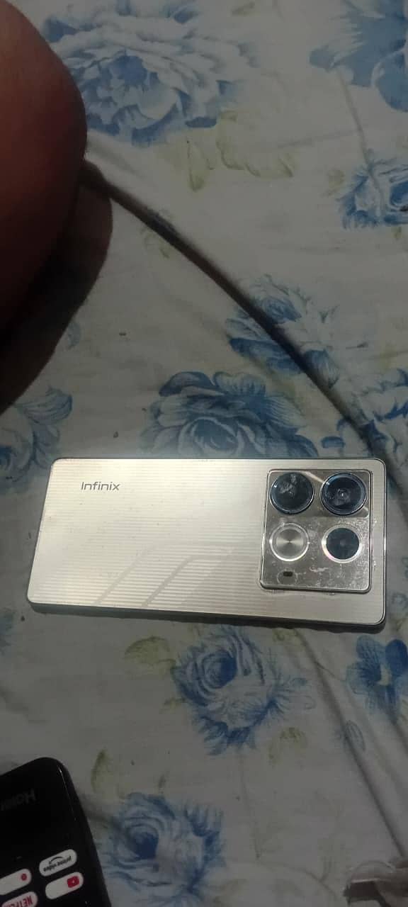 Infinix Note 40 5