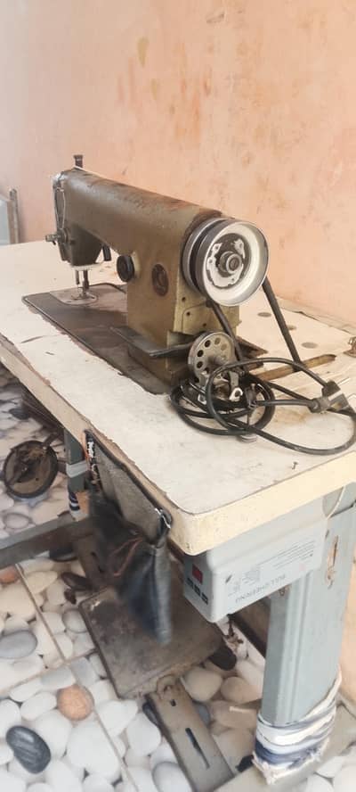 juki machine sarbo wali abhi darzi ki dukaan khali ki hn