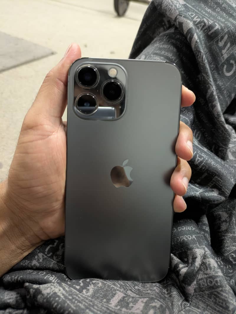 Apple iPhone 13 Pro Max 4