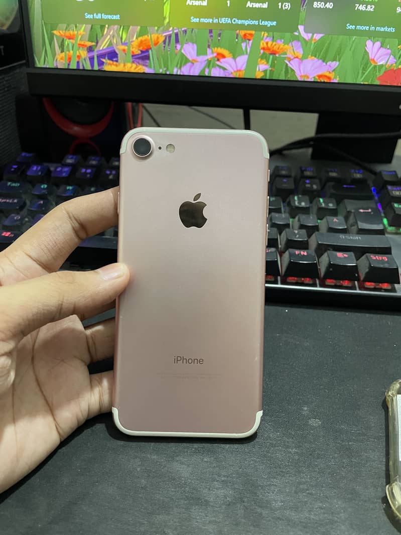 Apple iPhone 7 0