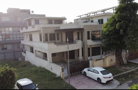 Dubai Standard House