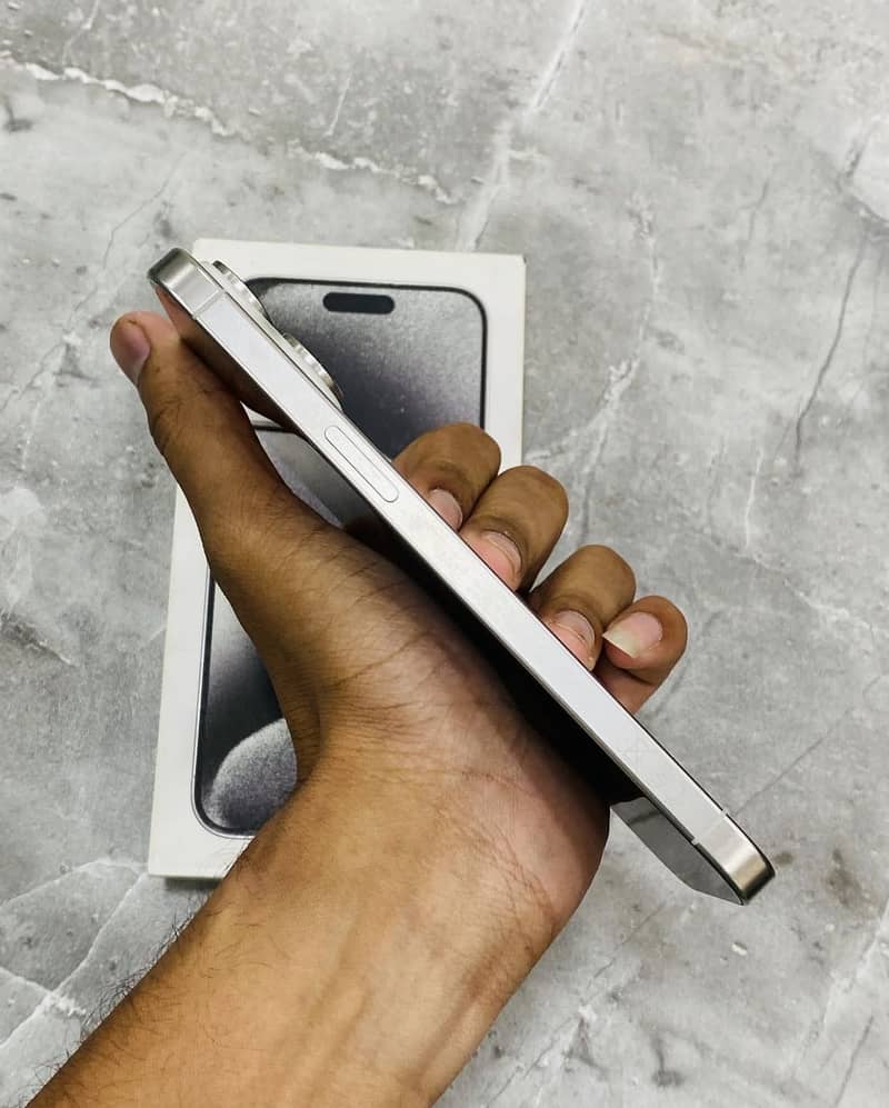 iPhone 15 Pro Max 1