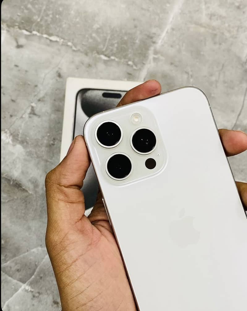 iPhone 15 Pro Max 3