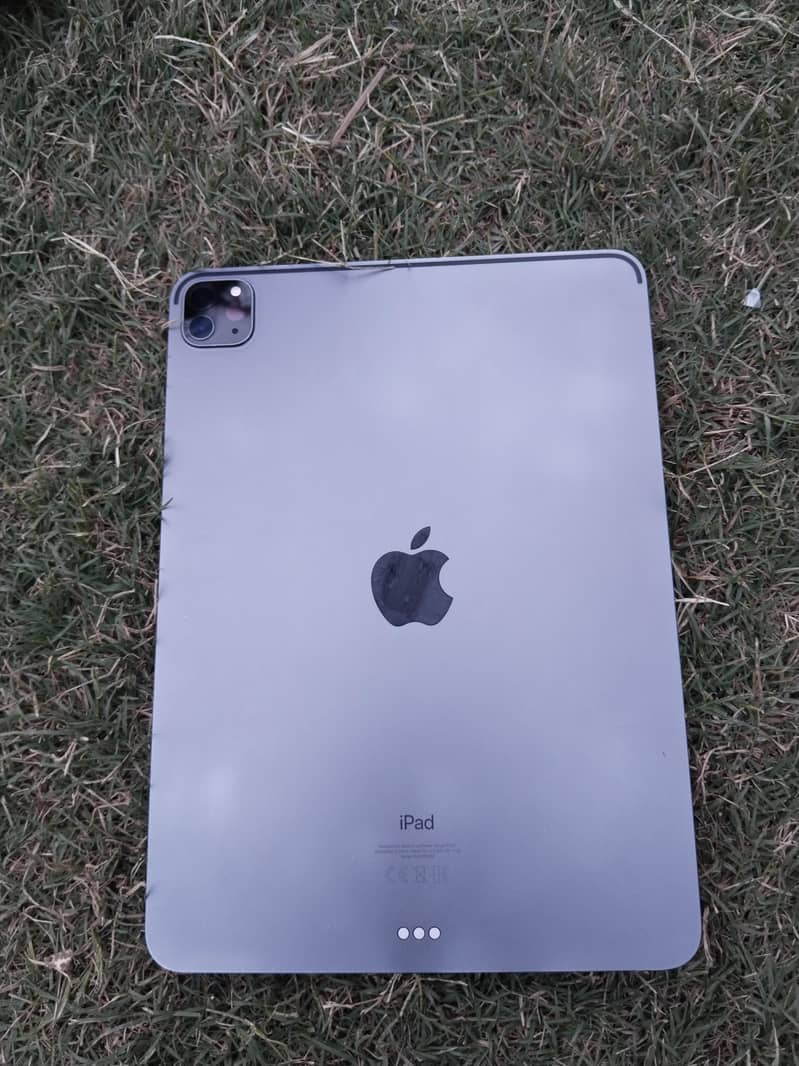 iPad Pro 3rd Gen 11" M1 chip 8