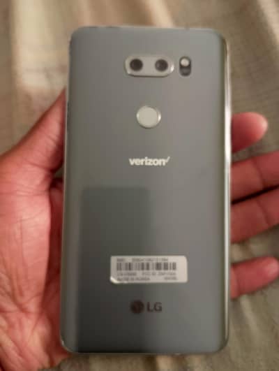 LG V30