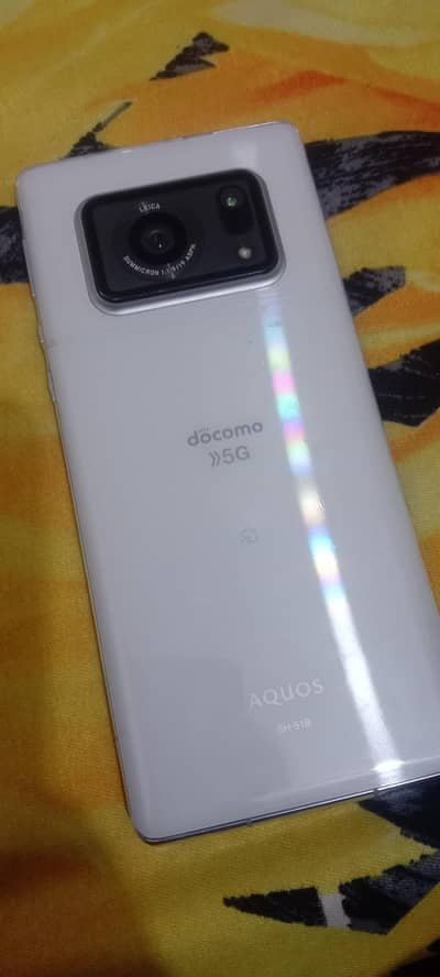 Sharp Aquos r6