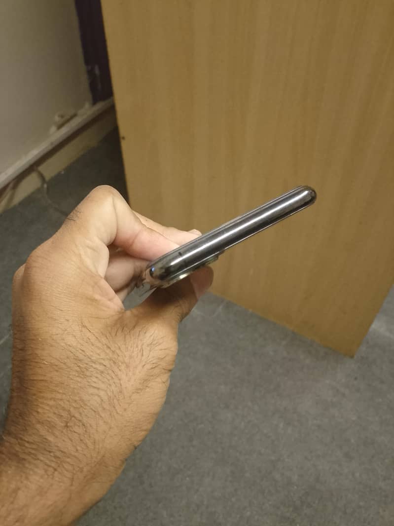 iPhone 11 Pro Max 14