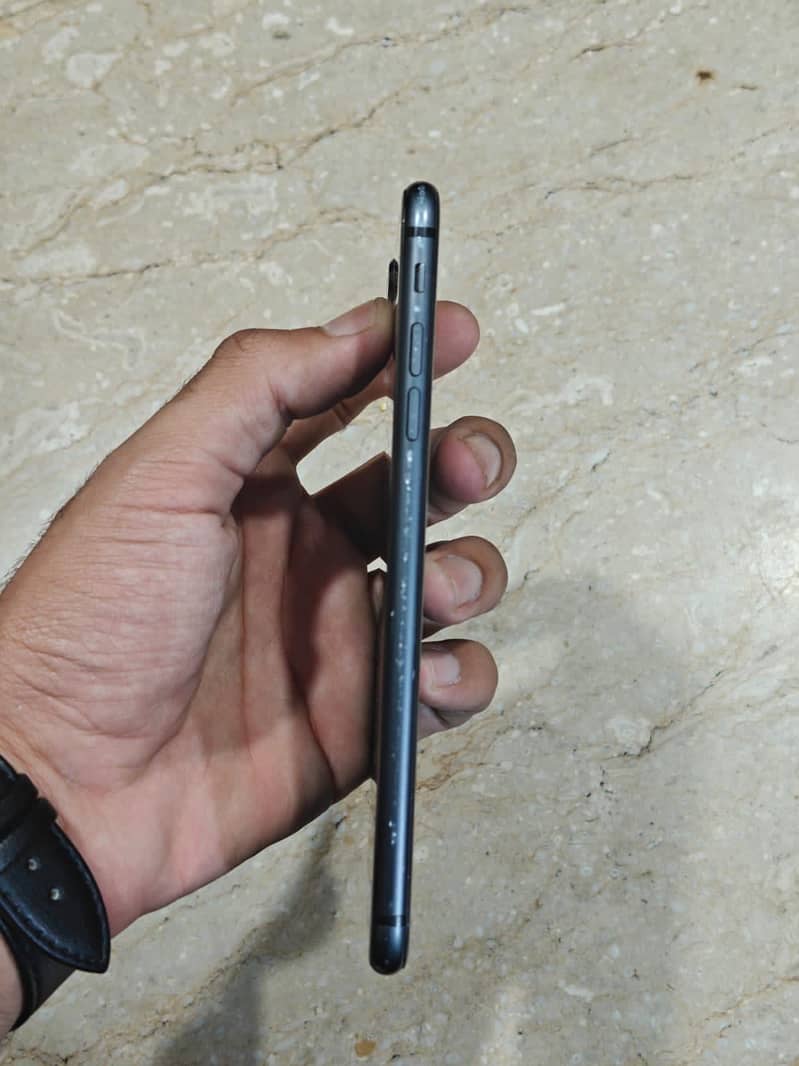 Apple iPhone 8 Plus 1