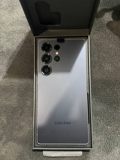 Samsung galaxy S25 Ultra With Orignal box and cable