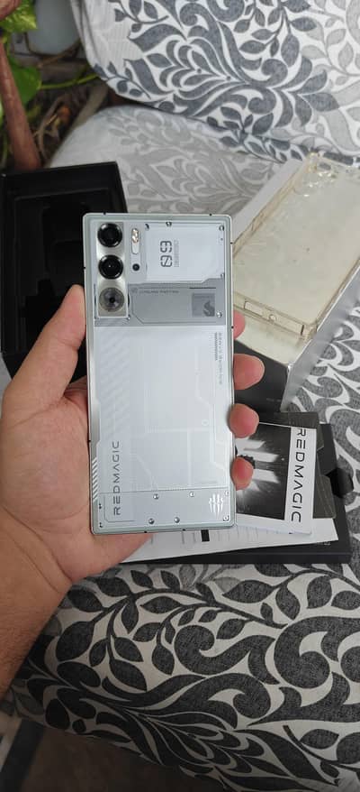 Redmagic 9 pro 16/512 with box non