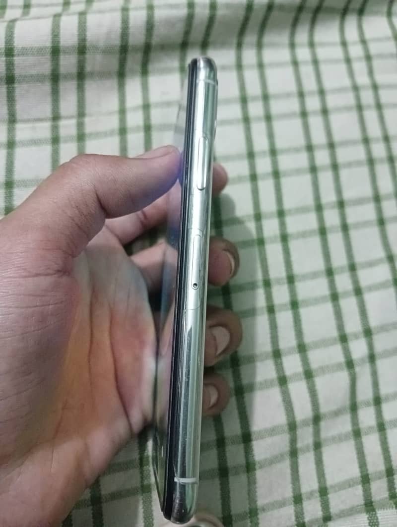 Apple iPhone X 0