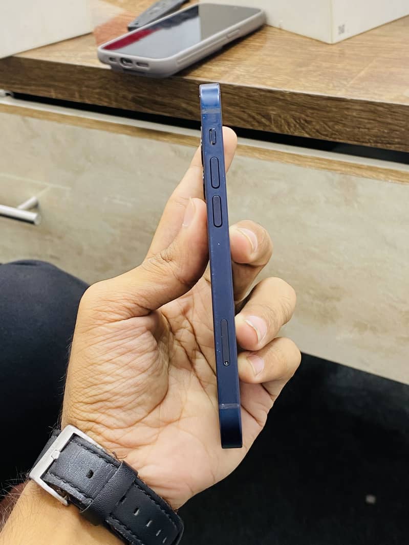 iPhone 12 mini 1