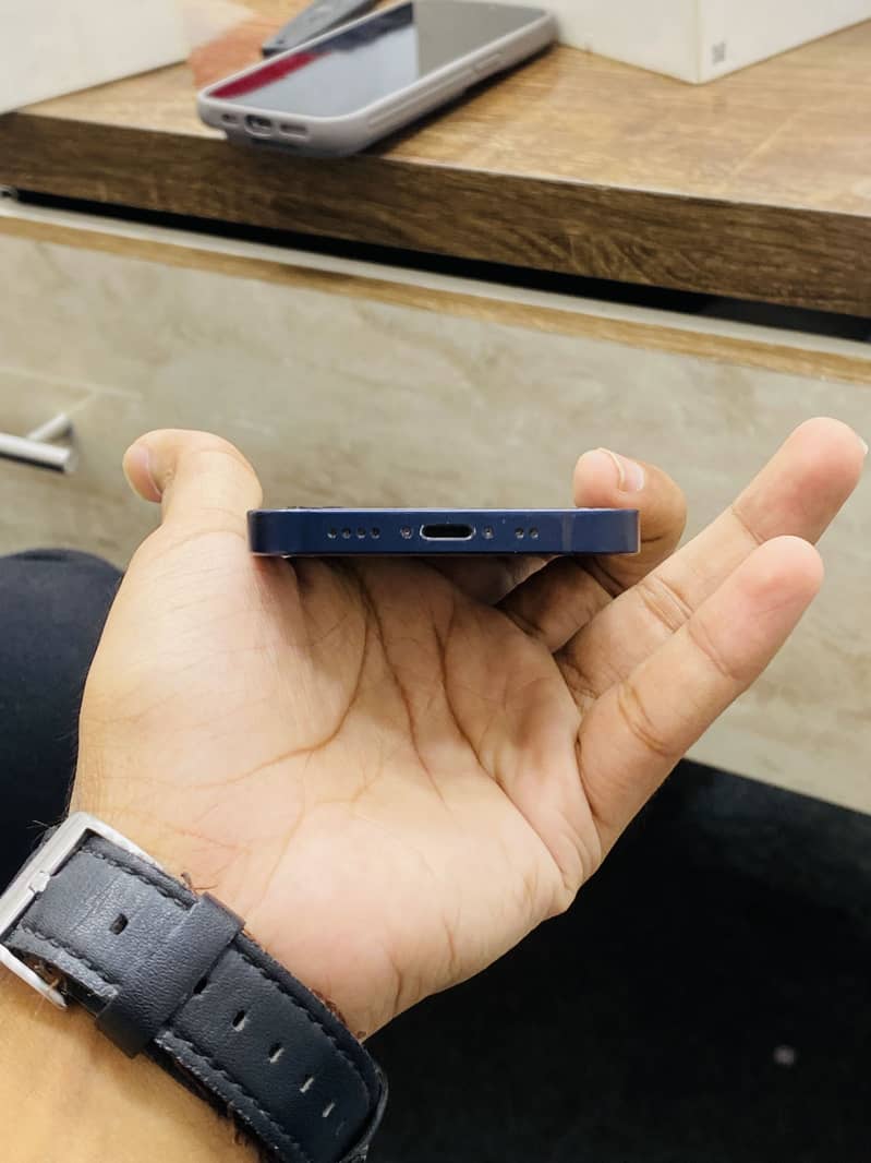 iPhone 12 mini 3