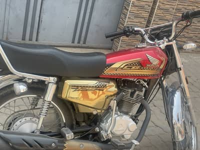Honda 125 2025 wala stikar hy 2024 m puches kiya