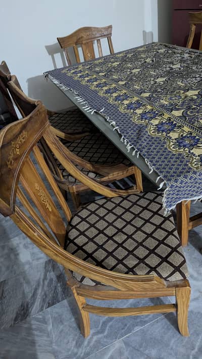 Dining Table Set (8 Chairs) – Excellent Condition