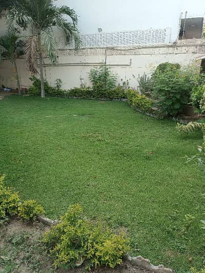 PRIME SILENT COMMERCIAL INDEPENDENT BUNGALOW DOUBLE STORY 15+-ROOM FOR RENT GULSHAN-E-IQBAL BLOCK 7 | MAIN 60 FT ROAD