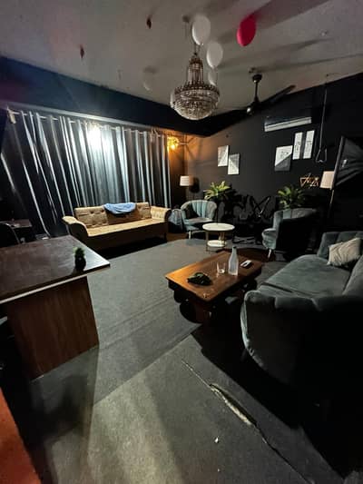 SILENT COMMERCIAL PORTION AVAILABLE FOR OFFICE PROME LOCATION 60 FT ROAD GULSHAN-E-IQBAL BLOCK 3/D1