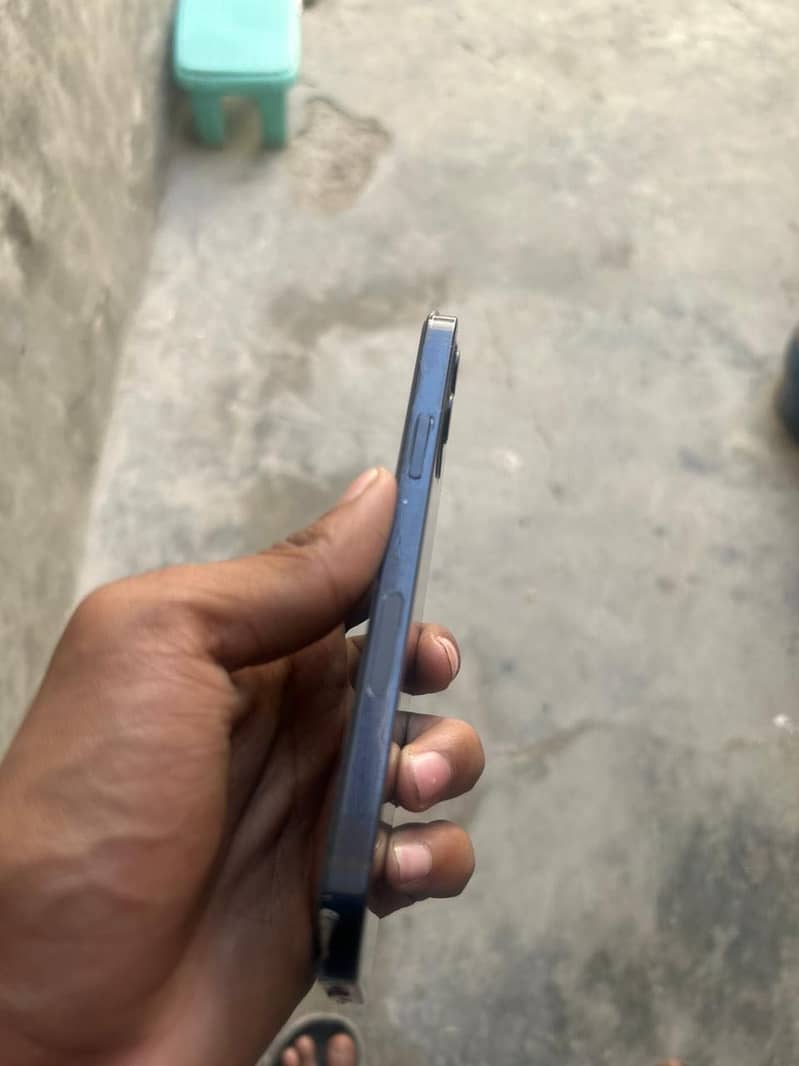 Apple iPhone 12 3