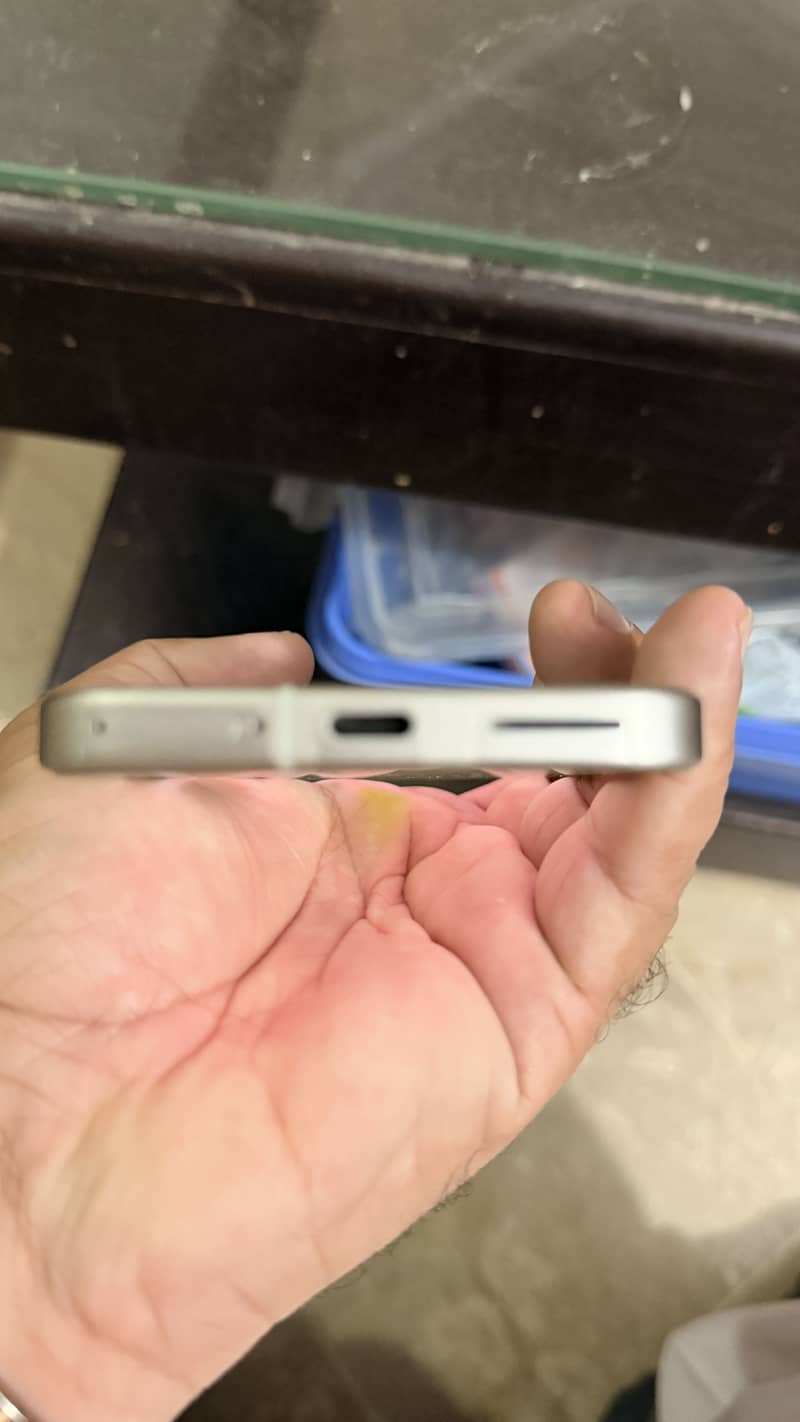 Google Pixel 9 4