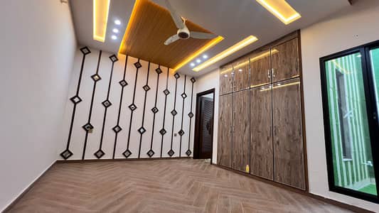 Canal road saeed colony no 2 house 5.5 Marla duble story for sale 03018660465