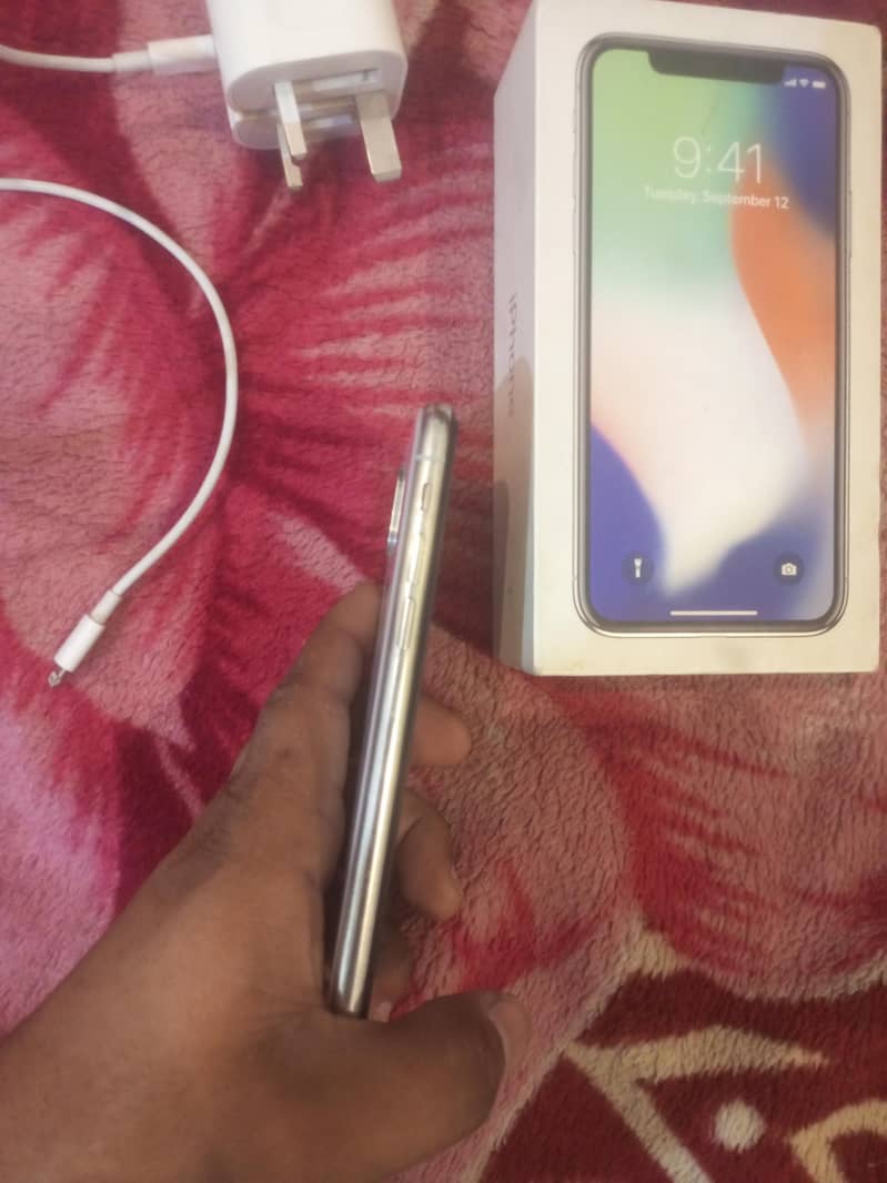 Apple iPhone X 4
