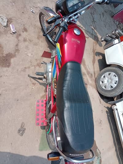 all genuine tayre 2no new  engine ok hai bilkul saf hai