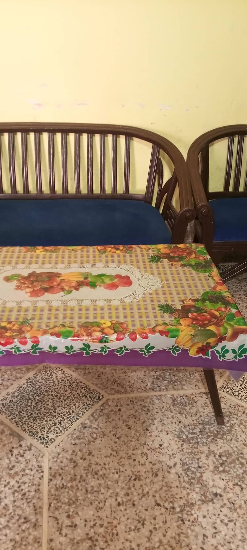 sofa set with table good condition 1