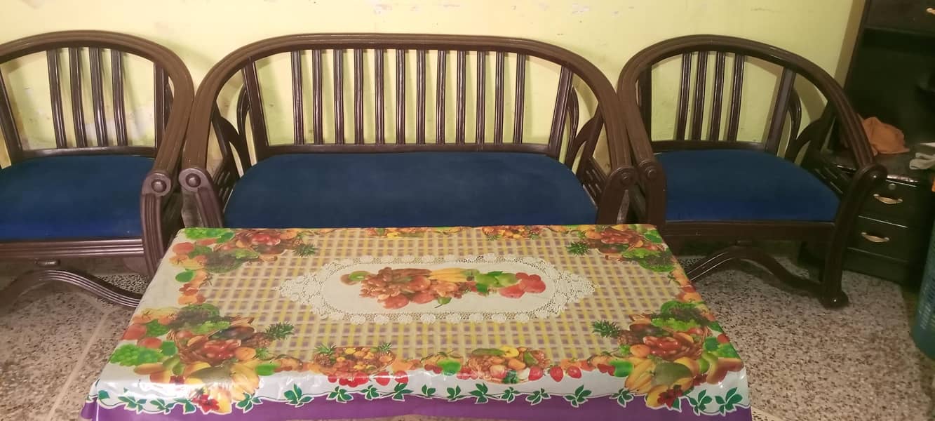 sofa set with table good condition 2