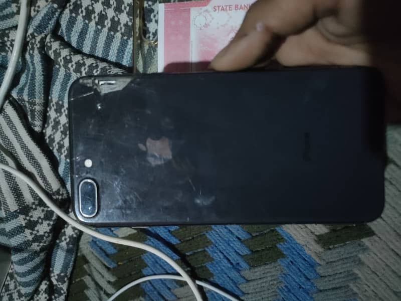 Apple iPhone 8 Plus 4