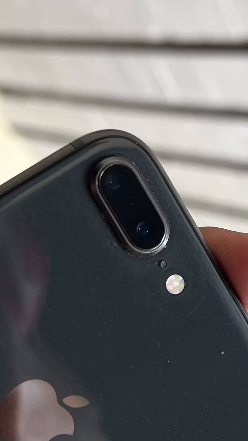 Apple iPhone 8 Plus 1