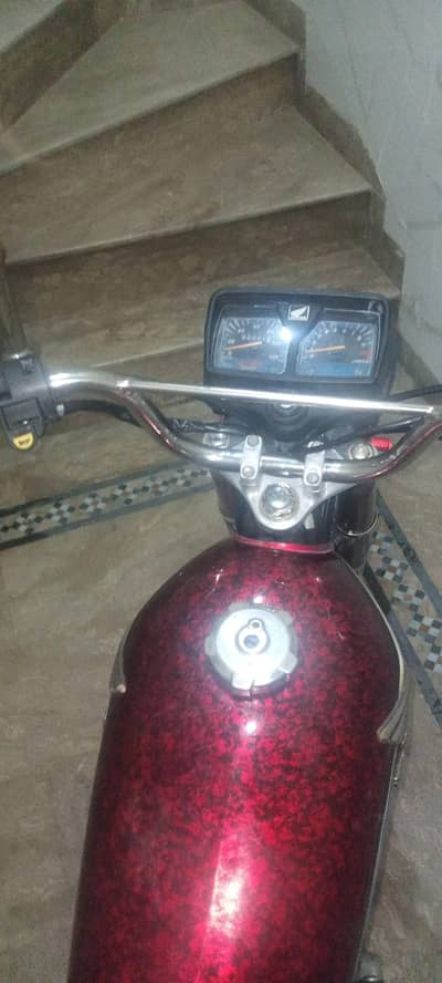 all ok ha enjan sara enjan new tyar karwaya ha good sond ha bike ka