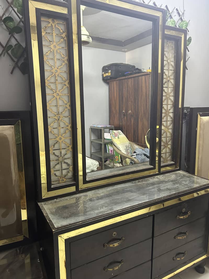 Dressing table with 2 side tables 0