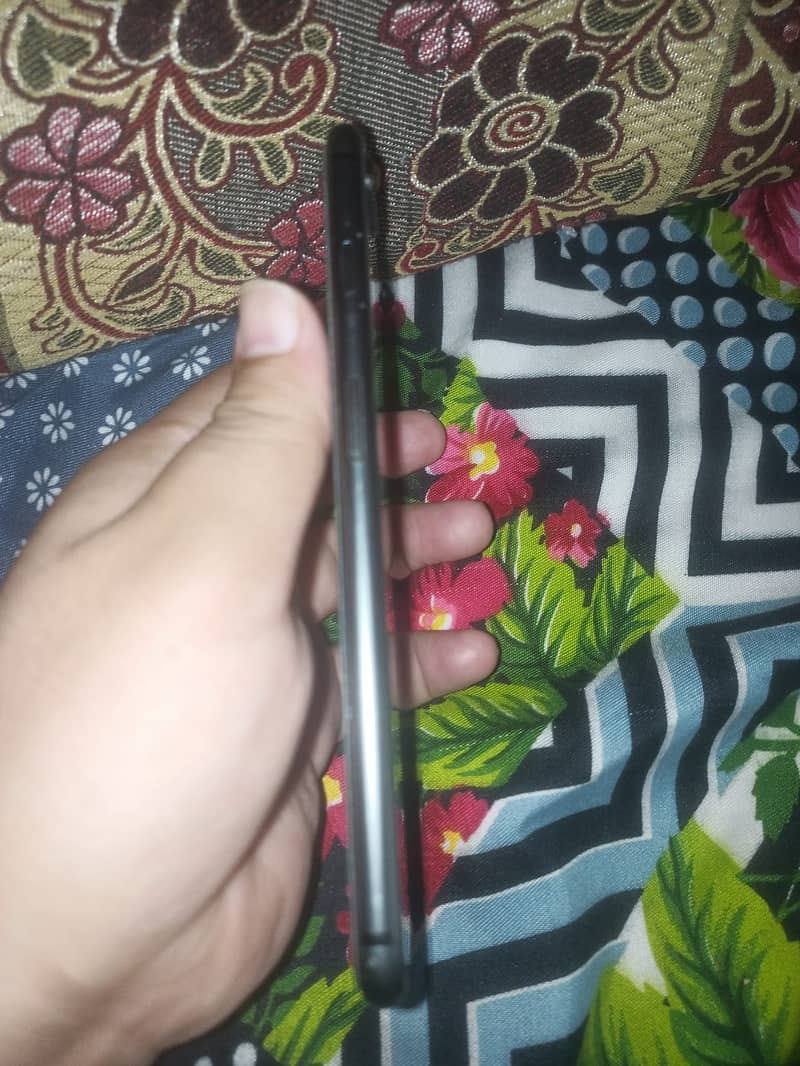 Apple iPhone 8 Plus 1