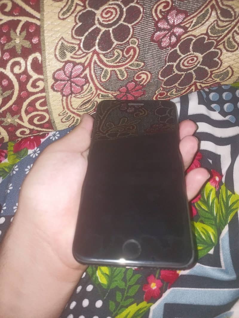 Apple iPhone 8 Plus 4