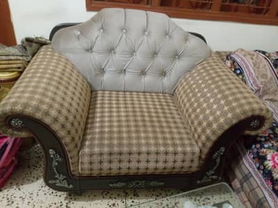 5 seater sofa set and central table